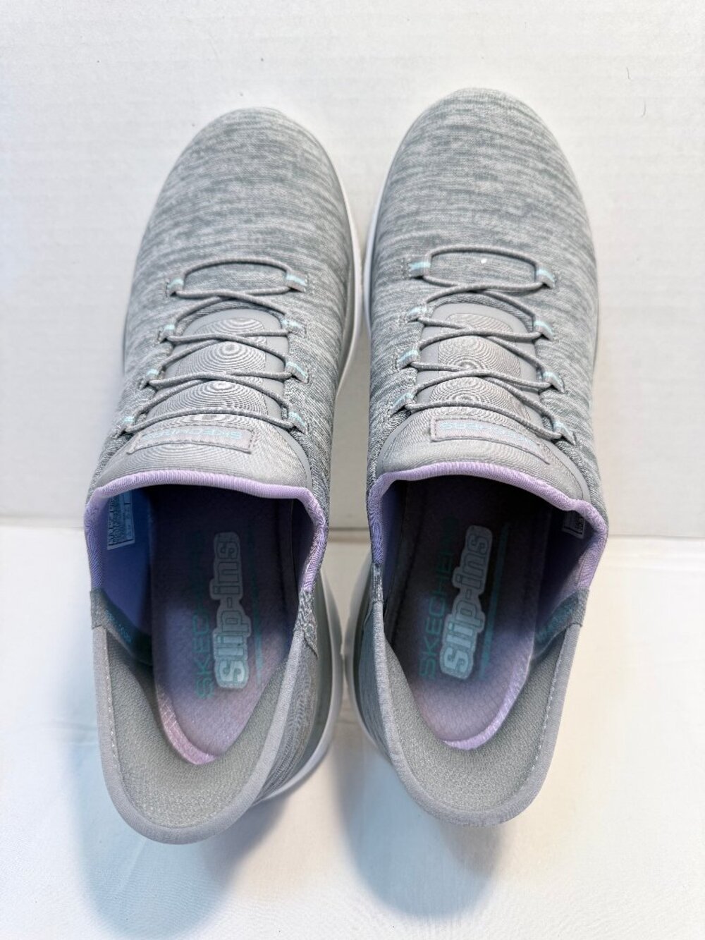 Womens Size 10 Slip on Skechers Tennis Shoe